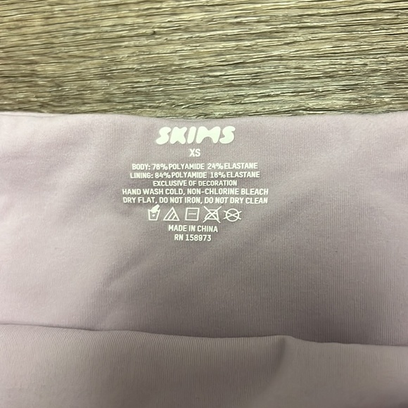 Skims Fits Everybody Bandeau Bra - Picture 9 of 13